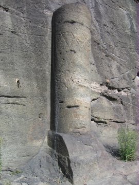 La colonna miliare del XXXVI miglio sulla Strada romana delle Gallie a Donnas (30428 bytes)